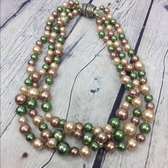 unbranded Jewelry - Triple string beaded magnetic necklace